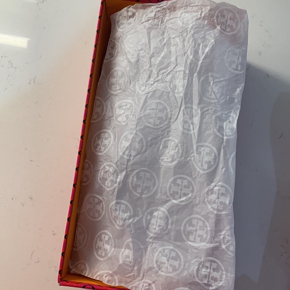 Tory Burch Exclusive: Limited-Edition Miller Sandal - Picture 9 of 13